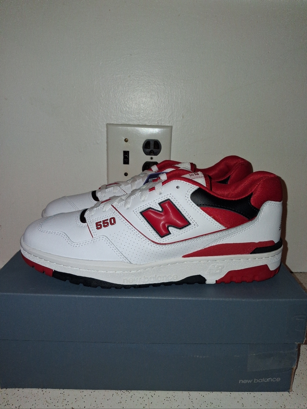 PRICE IS FIRM !!! SIZE 12M - NEW BALANCE 550 , WHITE/RED. BRAND NEW.